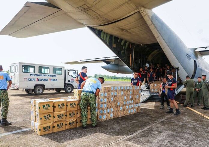 Government starts sending aid, spearheading rescue operations in Bicol
