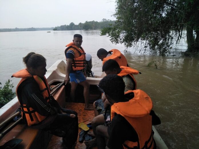 Army rescues three people trapped in Kobeigane due to floods