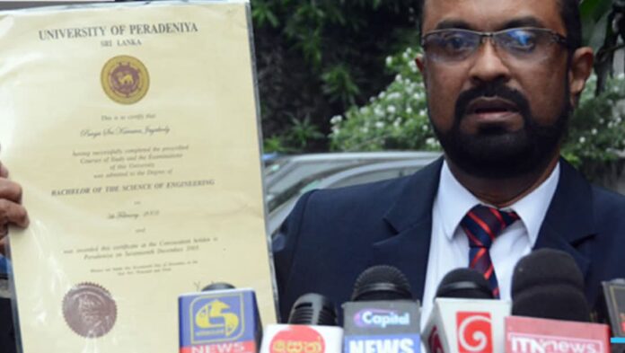 Energy Minister shows his degree certificate