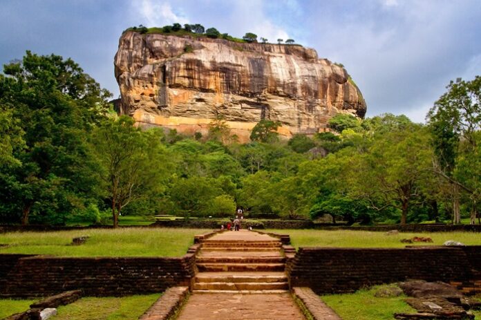 Tourist dies at Sigiriya, lack of First Aid services blamed